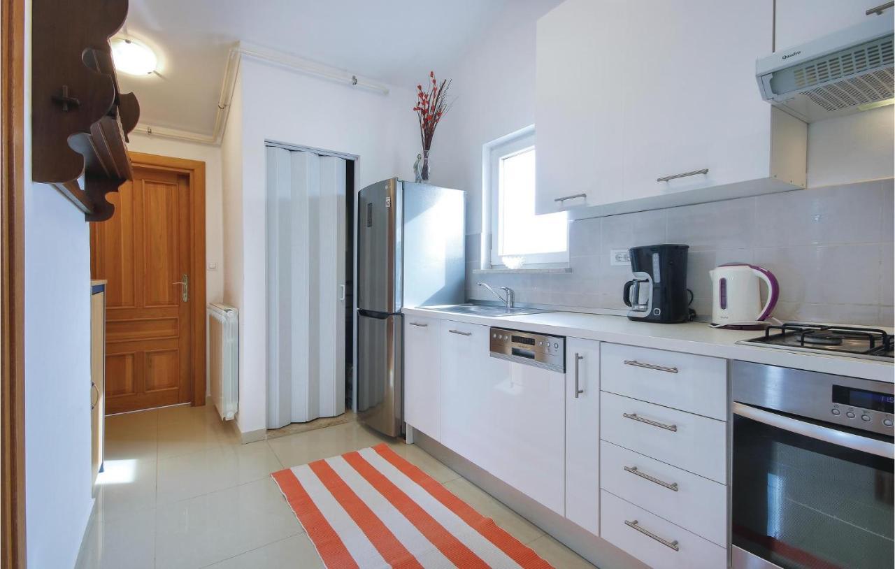 Cozy Apartment In Medulin With Kitchen Exteriör bild