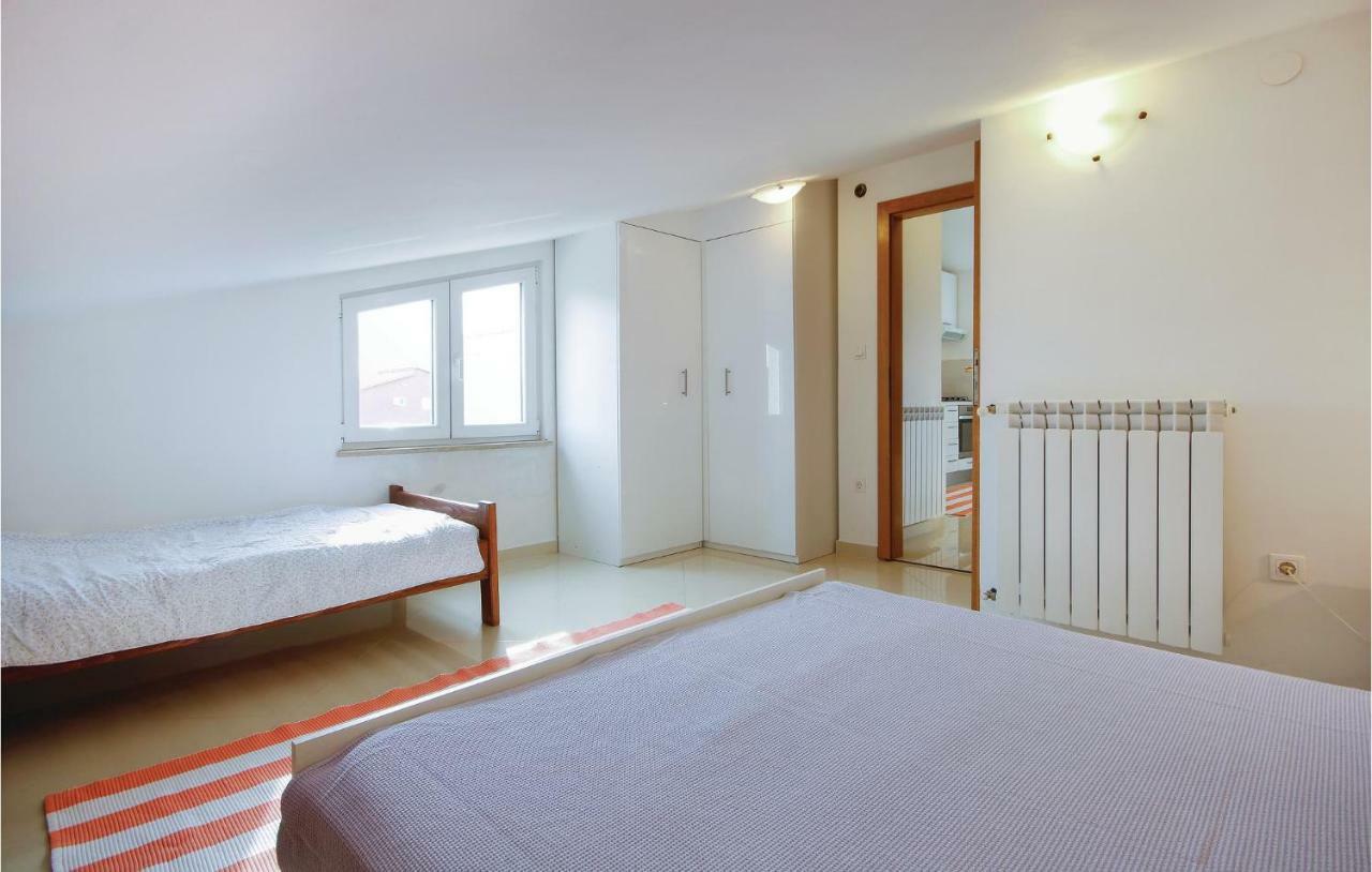 Cozy Apartment In Medulin With Kitchen Exteriör bild